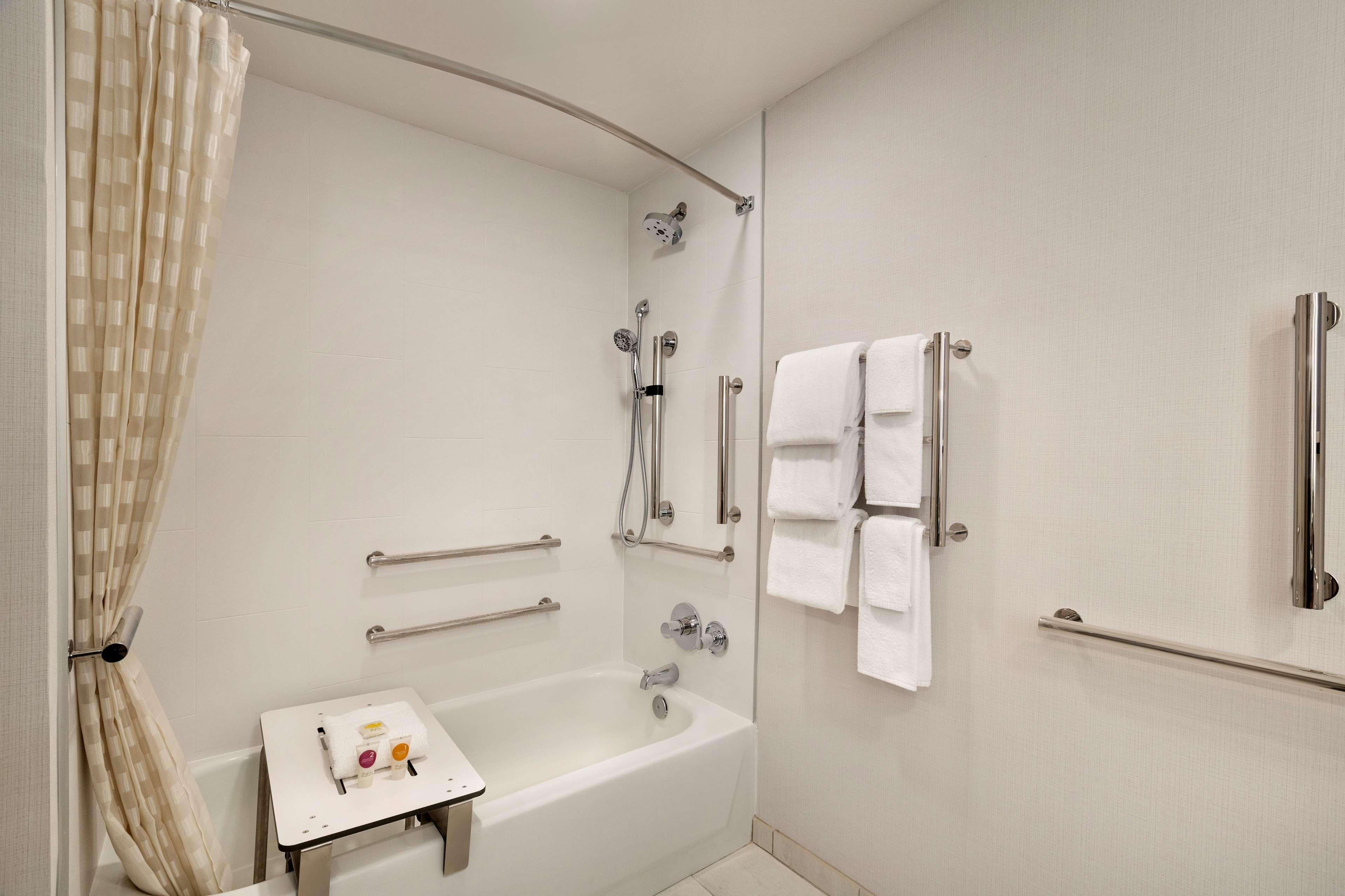Hyatt Place Hotel 3*